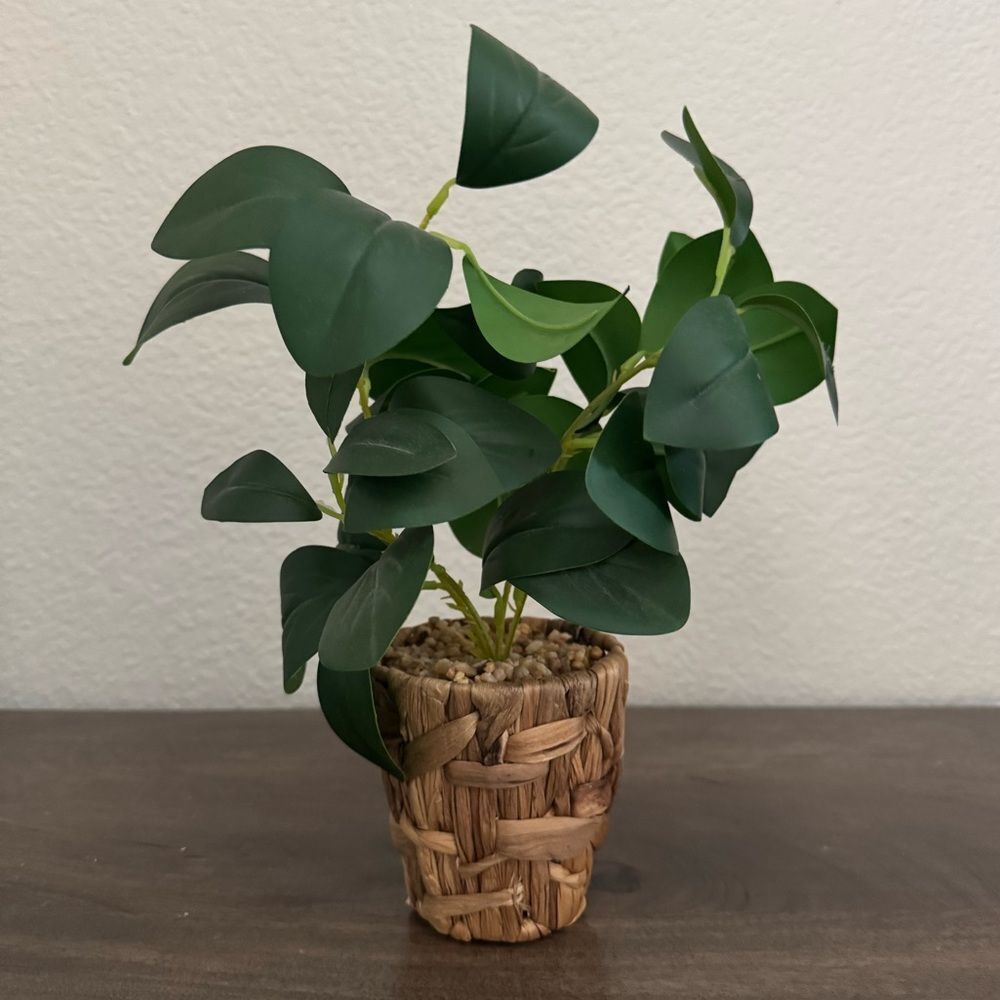 Green Faux Floral Ivy Rustic Wicker Planter Pot Decor